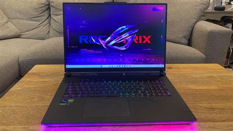 ROG Strix SCAR 18 (2024) .